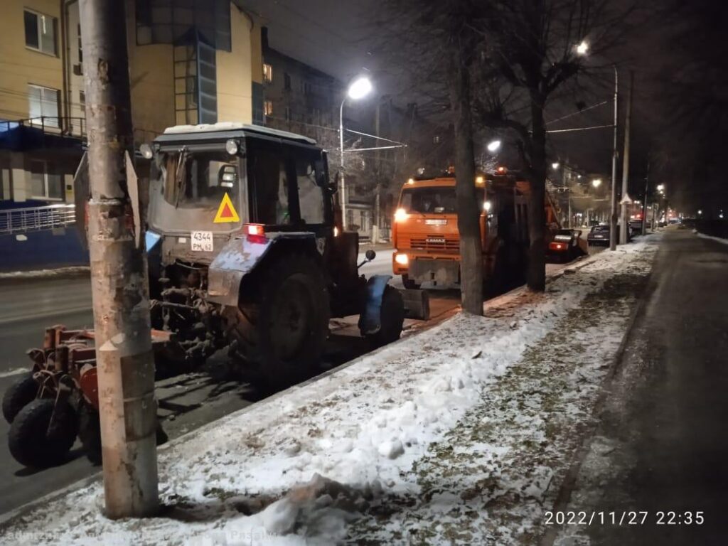В ночь на понедельник с рязанских улиц вывезли свыше 150 кубометров снега