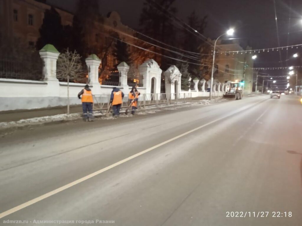В ночь на понедельник с рязанских улиц вывезли свыше 150 кубометров снега