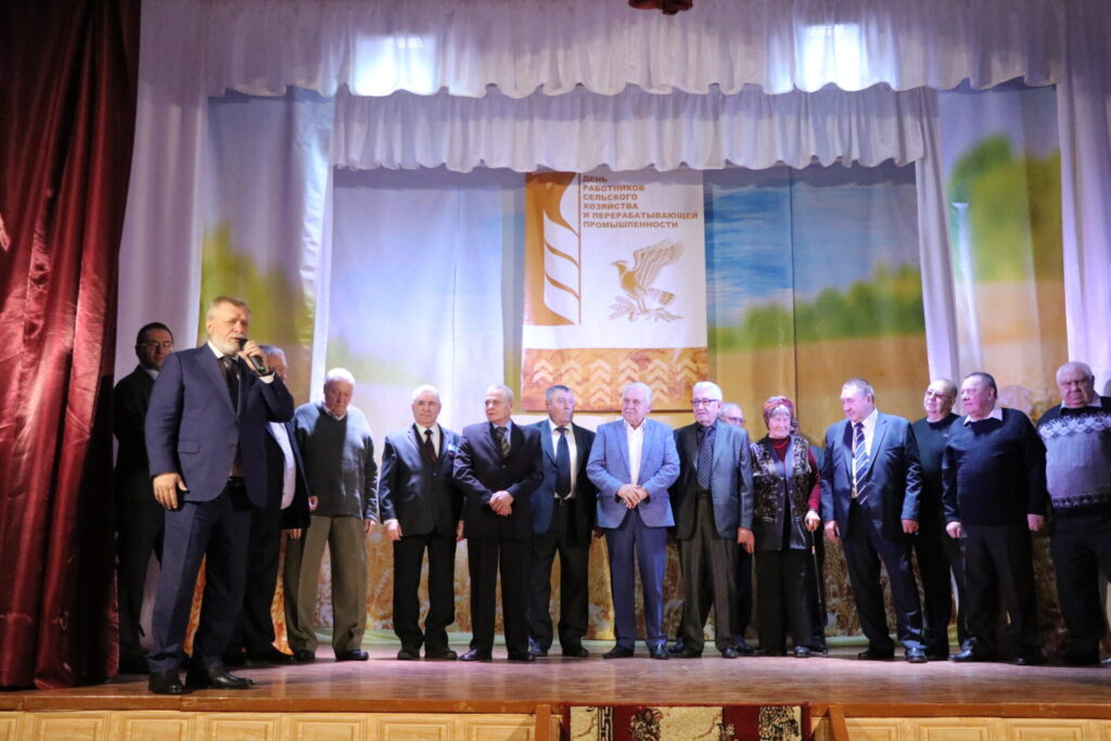 Труженики села Вослебово получили награды за вклад в итоги уборочной кампании этого года