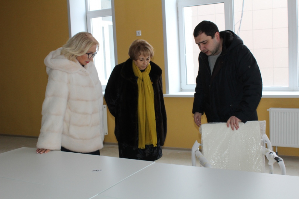 Татьяна Панфилова и депутаты РГД осмотрели новую школу в Кальном