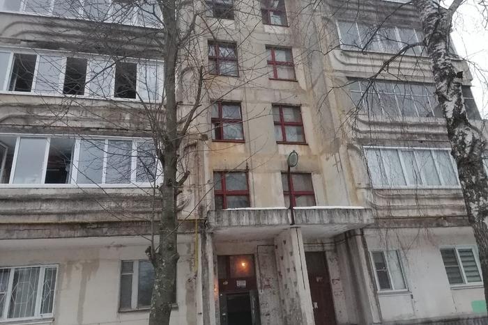 В жилом доме на улице Пушкина загорелась квартира