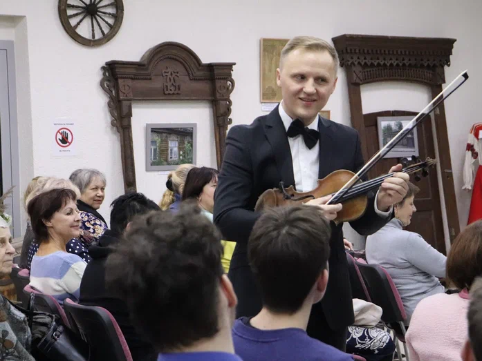 В рязанской Есенинской библиотеке впервые выступил Алексей Алексеев – «человек-оркестр»