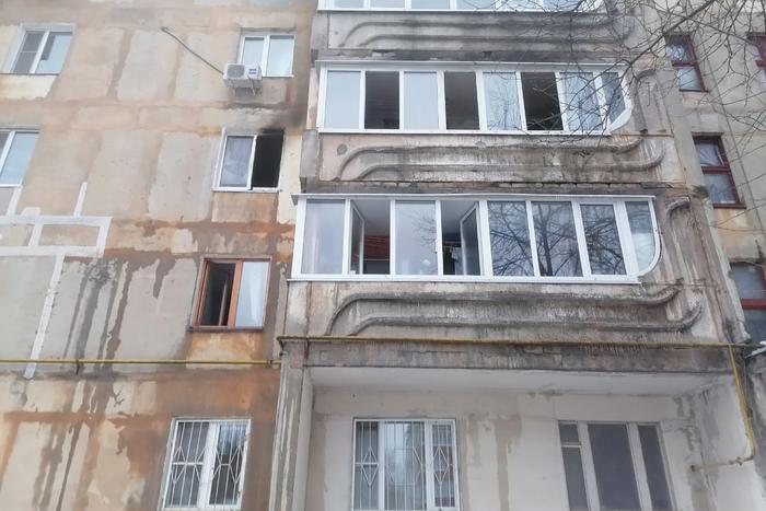 В жилом доме на улице Пушкина загорелась квартира