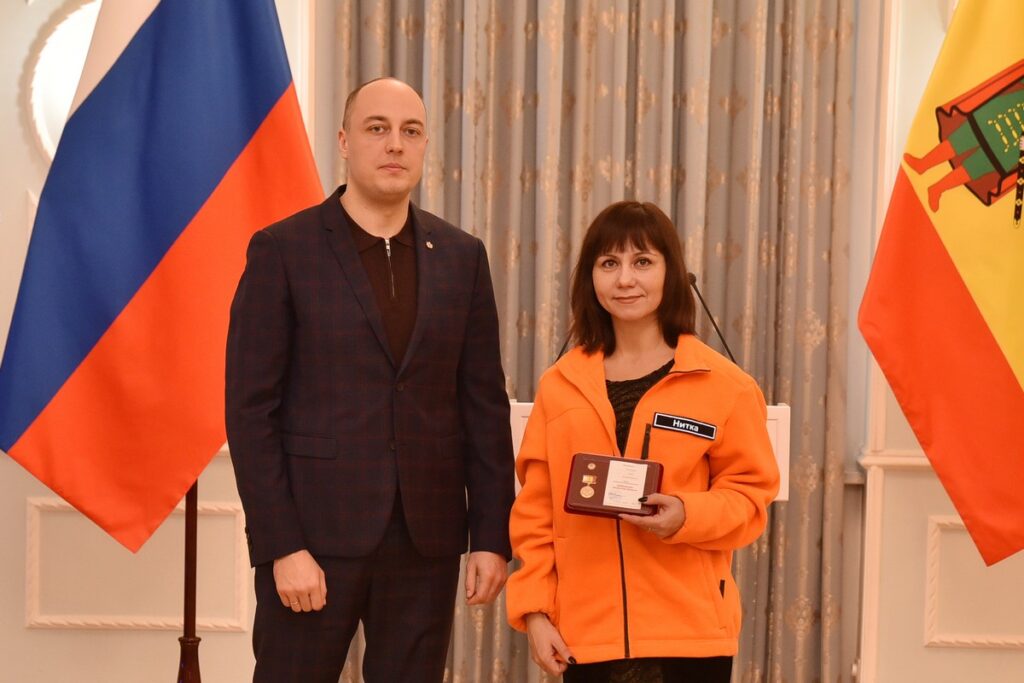 Артём Бранов вручил волонтёрам знаки Губернатора «Доброволец Рязанской области»