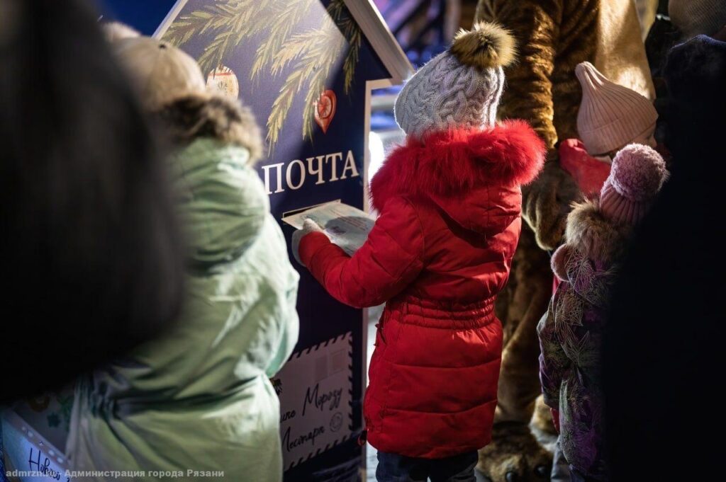 В рязанском Лесопарке открылась новогодняя почта Деда Мороза