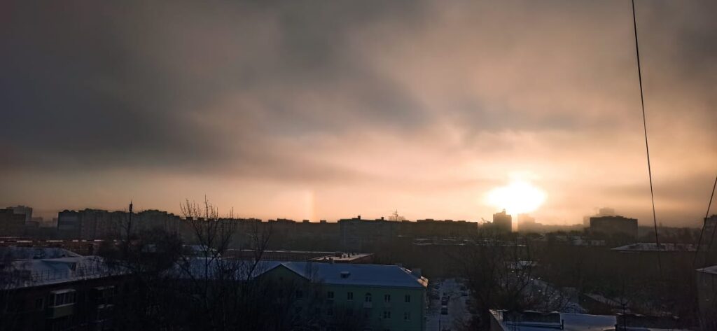 В Рязани 15 декабря сфотографировали радужный столб