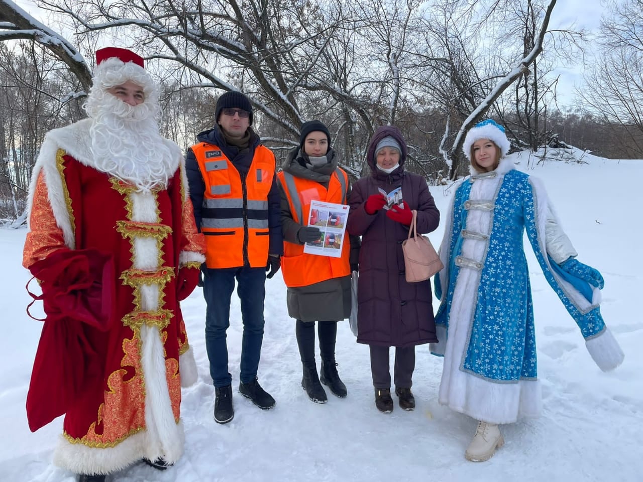 В преддверии нового года 30 декабря. Новогодние гуляния. Новогодние каникулы. Новогодний праздник. Рождественские праздники.