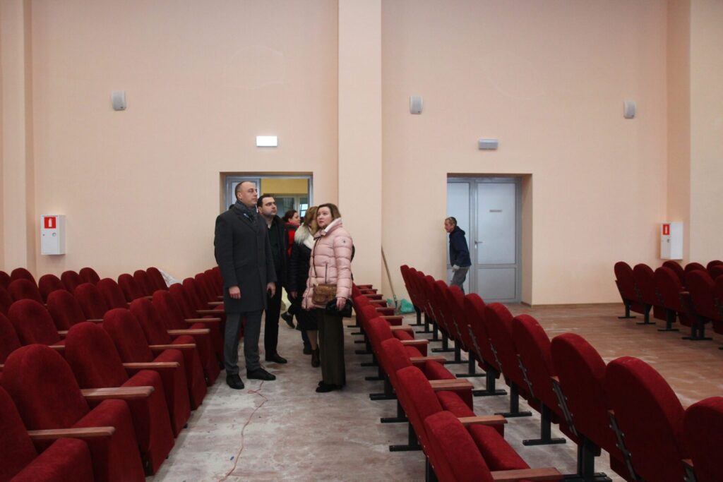 Вице-губернатор Бранов сообщил о завершении строительства школы в Кальном