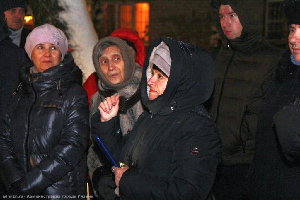 Замглавы администрации Рязани встретился с жильцами пострадавшего от взрыва дома на улице Пушкина