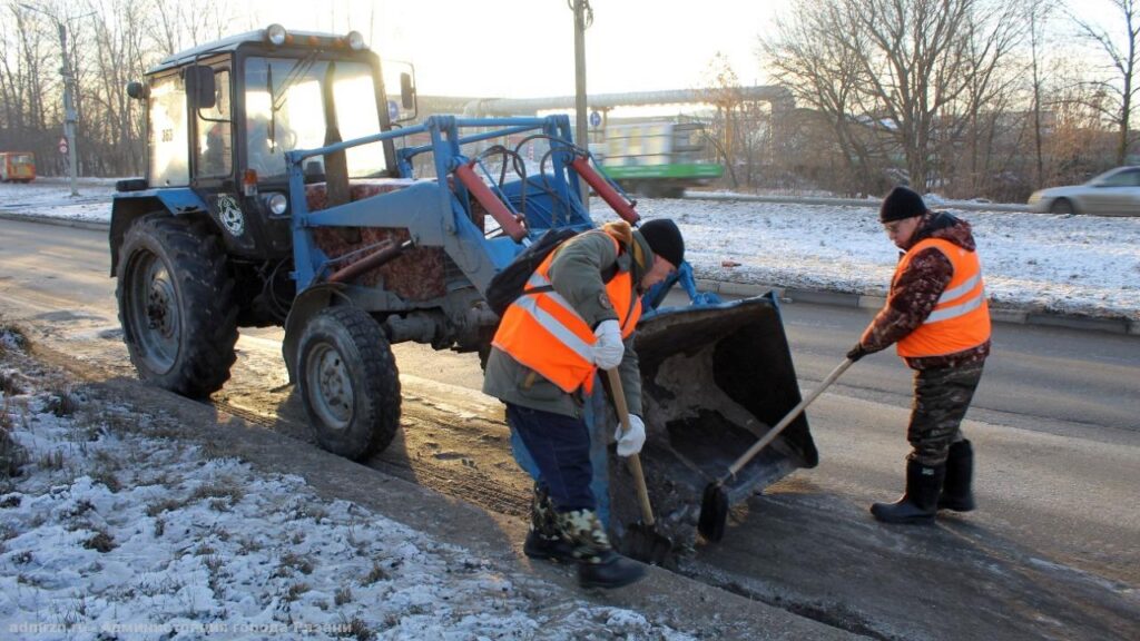 В Рязани продолжается круглосуточная уборка города