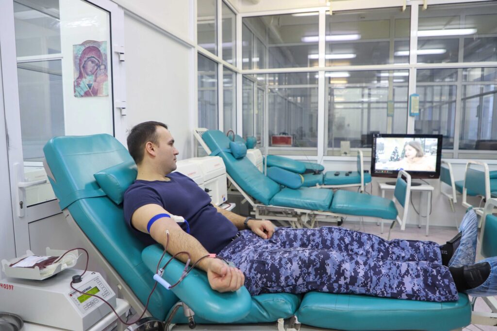 Росгвардейцы в Рязани сдали 10 литров донорской крови