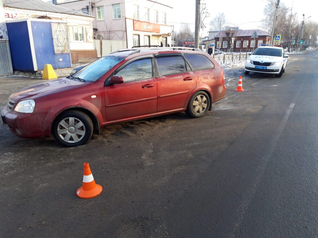 В Рязанской области водитель сбил женщину, сдавая задним ходом