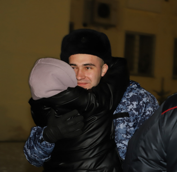 В Рязани торжественно встретили сводный отряд полиции из командировки на Северном Кавказе В Рязани торжественно встретили сводный отряд полиции из командировки на Северном Кавказе Полицейские Рязанской области охраняли общественную безопасность и общественный порядок в течение полугода.