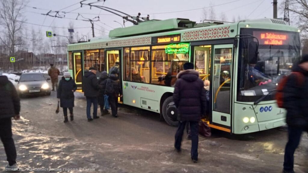 В управлении транспорта Рязани обсудили график движения 41 автобуса и высадку несовершеннолетних из салона В управлении транспорта Рязани обсудили график движения 41 автобуса и высадку несовершеннолетних из салона На рабочем совещании рассмотрели обращения горожан.