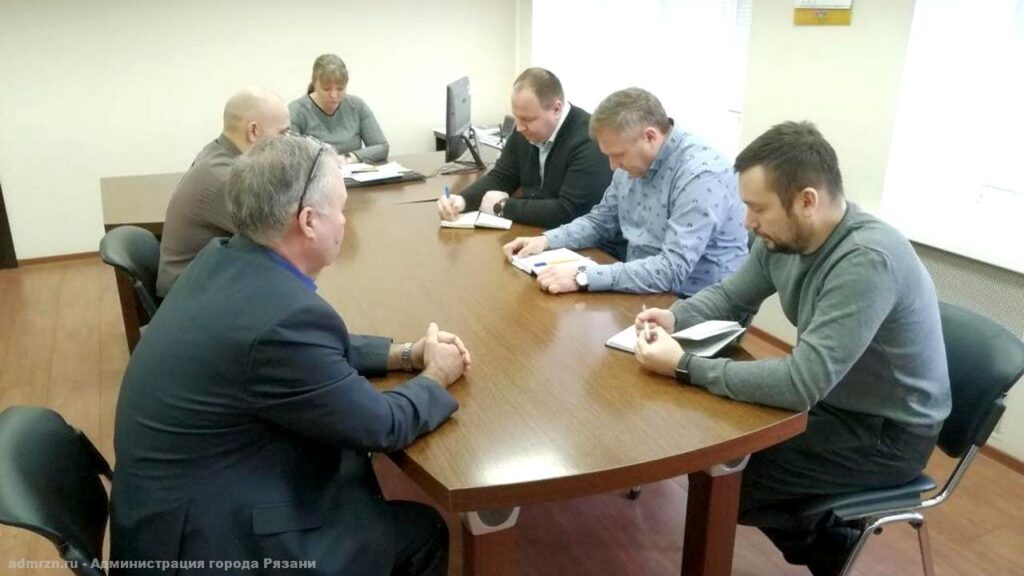 В управлении транспорта Рязани обсудили график движения 41 автобуса и высадку несовершеннолетних из салона В управлении транспорта Рязани обсудили график движения 41 автобуса и высадку несовершеннолетних из салона На рабочем совещании рассмотрели обращения горожан.