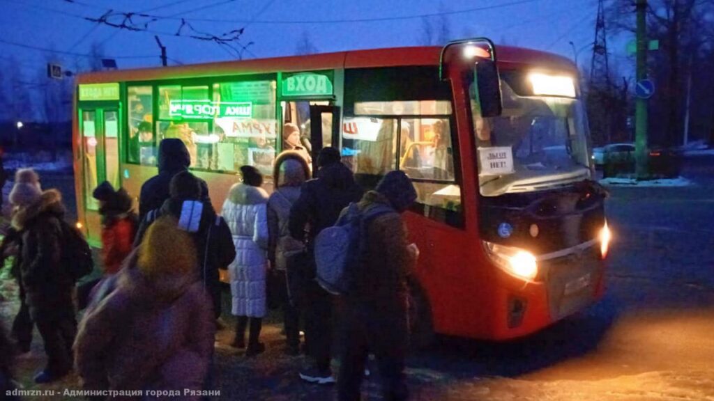 В управлении транспорта Рязани обсудили график движения 41 автобуса и высадку несовершеннолетних из салона В управлении транспорта Рязани обсудили график движения 41 автобуса и высадку несовершеннолетних из салона На рабочем совещании рассмотрели обращения горожан.