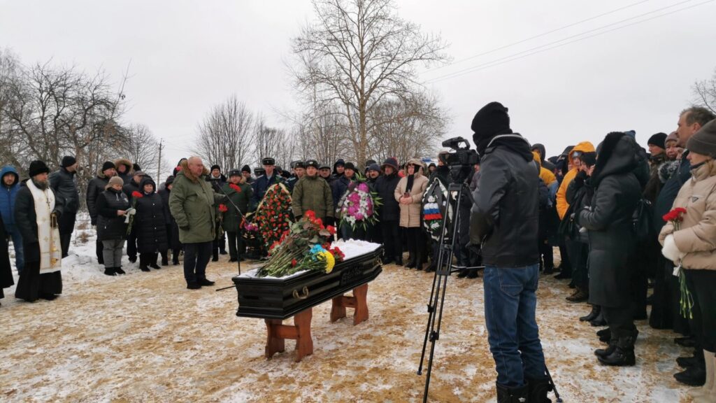 В Михайлове простились с погибшим во время СВО старшим сержантом Сергеем Павловским В Михайлове простились с погибшим во время СВО старшим сержантом Сергеем Павловским Павловский служил водителем-гранатомётчиком отделения подвоза боеприпасов инженерно-сапёрного взвода инженерно-сапёрной роты войсковой части 06414.