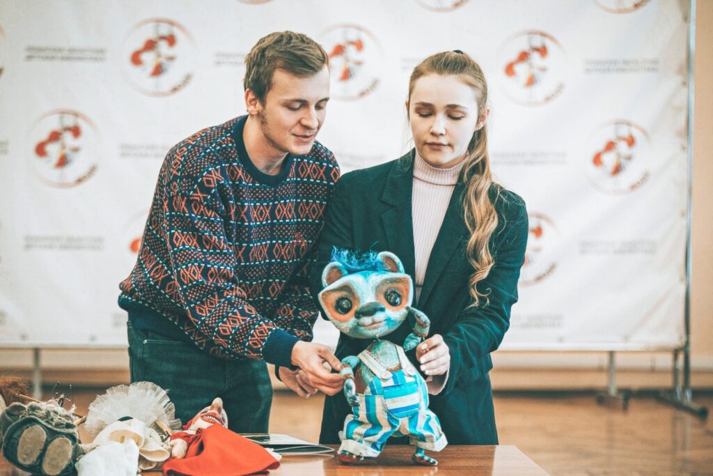 Рязанский театр кукол передал в дар сельским библиотекам области книги для детей