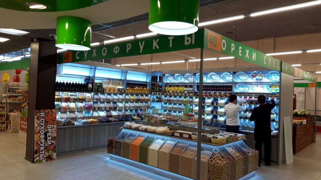 В Рязани заработал «Барс на Есенина» Покупателям предлагают широкий ассортимент колбасных изделий, фермерской продукции, фруктов и овощей, кондитерских изделий и кулинарии.