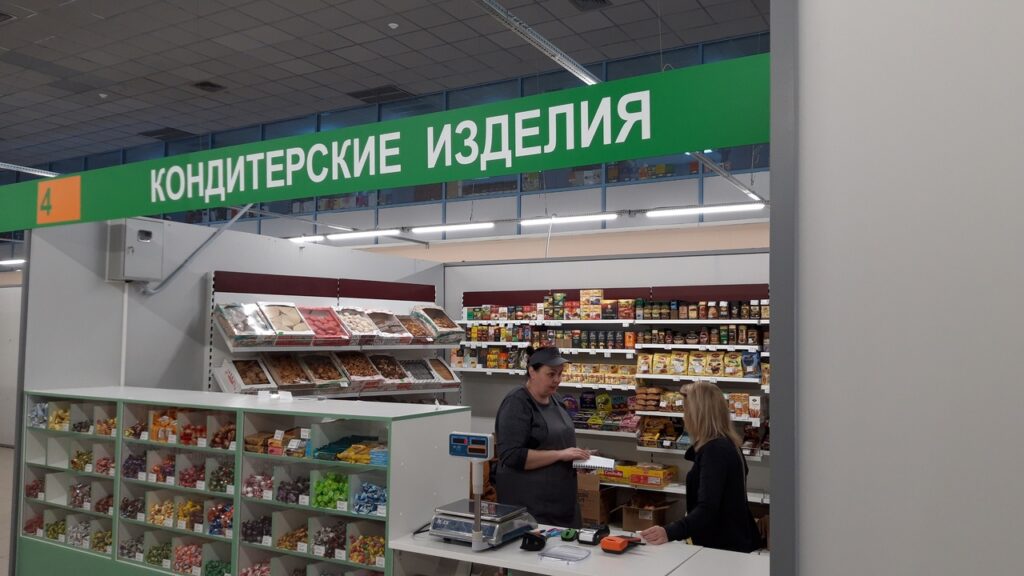В Рязани заработал «Барс на Есенина» Покупателям предлагают широкий ассортимент колбасных изделий, фермерской продукции, фруктов и овощей, кондитерских изделий и кулинарии.