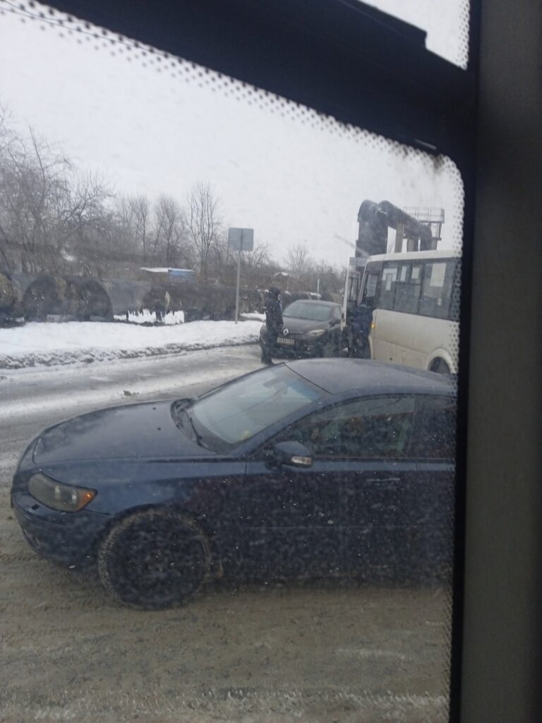 В Рязани столкнулись маршрутный автобус и две легковушки
