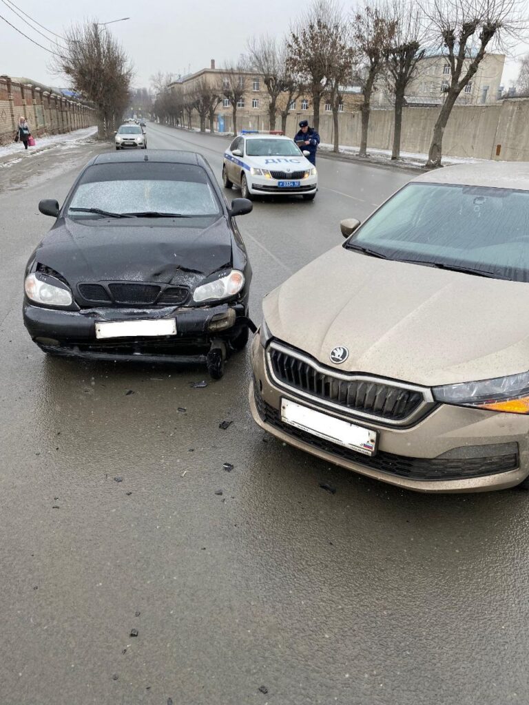 В Рязани в ДТП с двумя легковушками пострадал пассажир