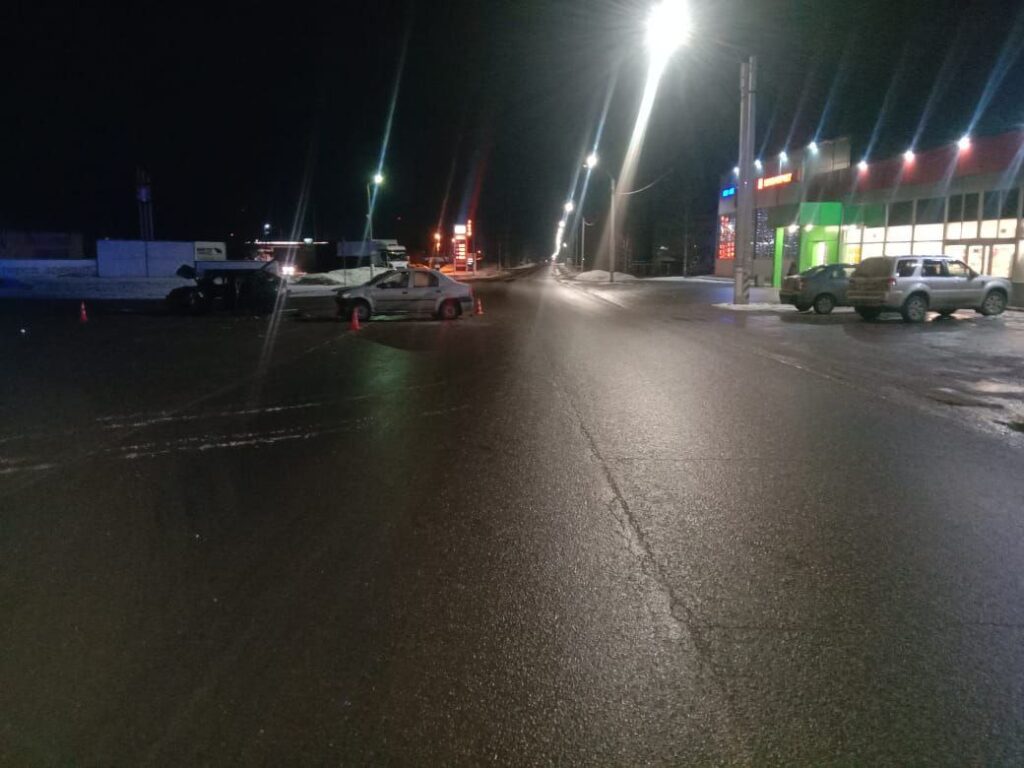 Трое, в том числе ребёнок, пострадали в ДТП в Рязанской области Трое, в том числе ребёнок, пострадали в ДТП в Рязанской области Предварительно, водитель Renault Logan не выбрал безопасную скорость движения.