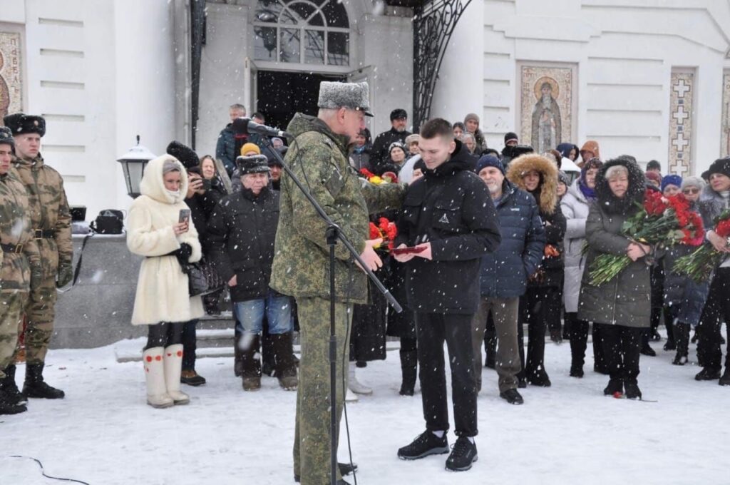 В Тарусе простились с погибшим во время СВО капитаном Александром Демкиным В Тарусе простились с погибшим во время СВО капитаном Александром Демкиным