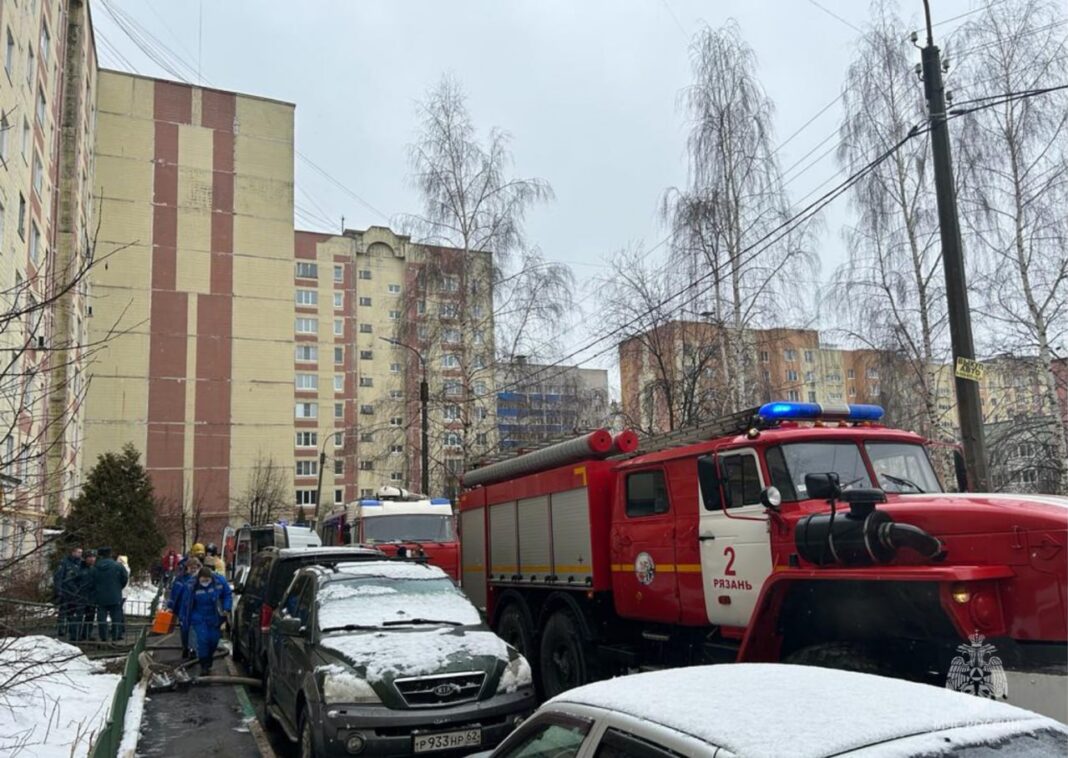 На пожаре на улице Новосёлов спасли двоих детей