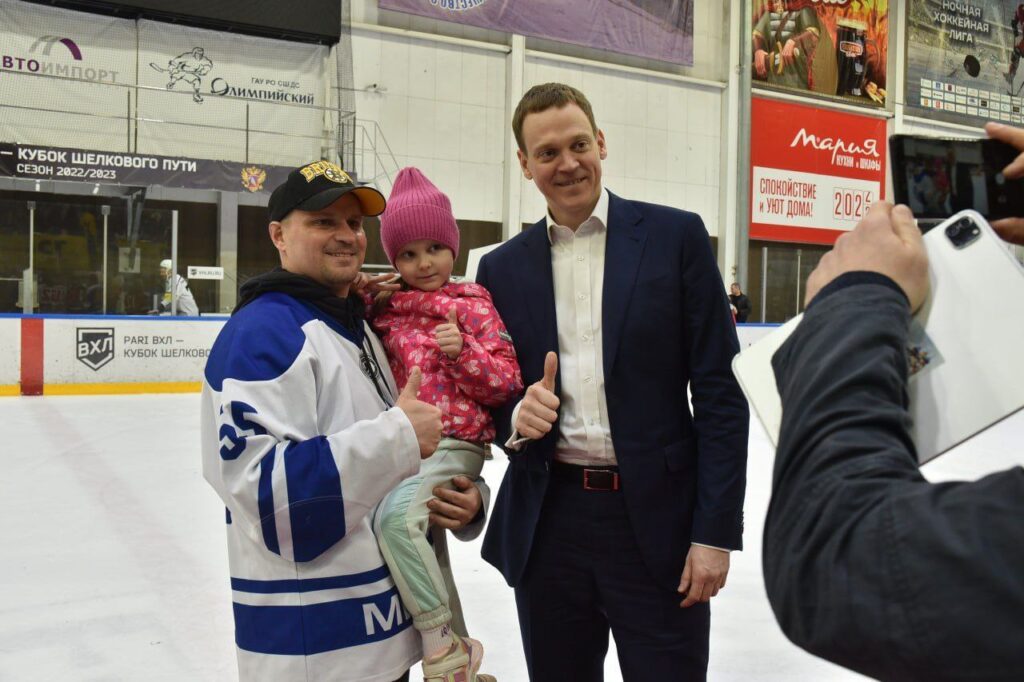 Павел Малков принял участие в церемонии закрытия сезона Ночной хоккейной лиги