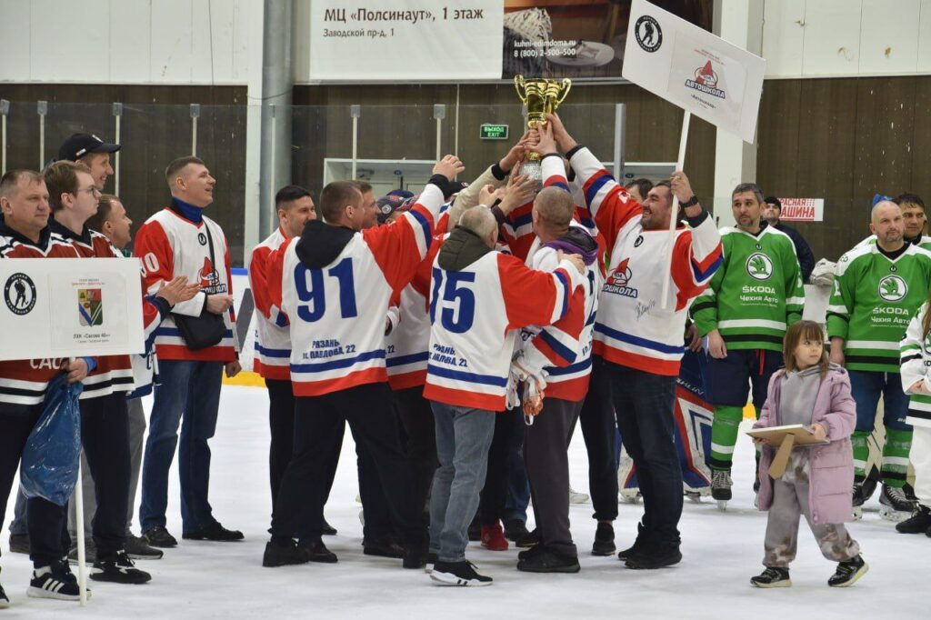 Павел Малков принял участие в церемонии закрытия сезона Ночной хоккейной лиги