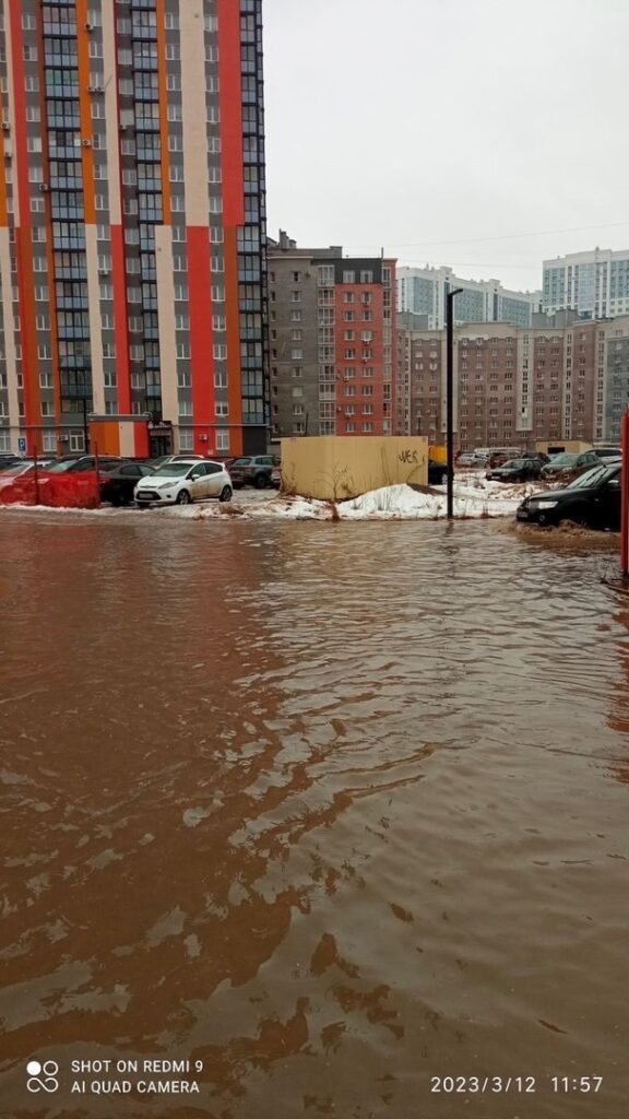 В Рязани возле ЖК «Паруса» затопило дорогу
