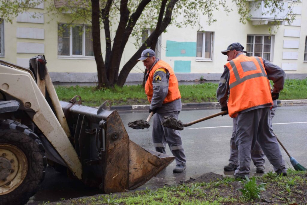 В Рязани работники РНПК вышли на городской субботник