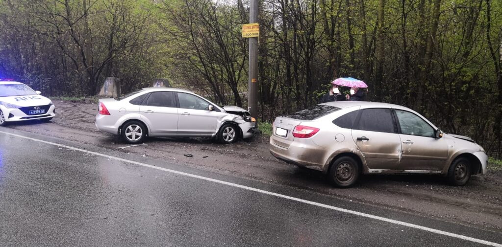 В Рязани водитель «Лады Гранты» пострадал в ДТП с Ford Focus
