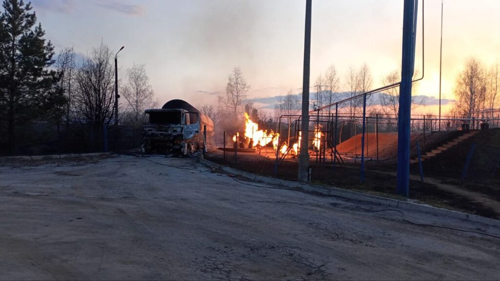 Пожар на газовой заправке в Скопине потушили за два часа Пожар на газовой заправке в Скопине потушили за два часа Пожар на газовой заправке в Скопине произошёл 10 апреля. Сообщение о пожаре поступило в 17.52.