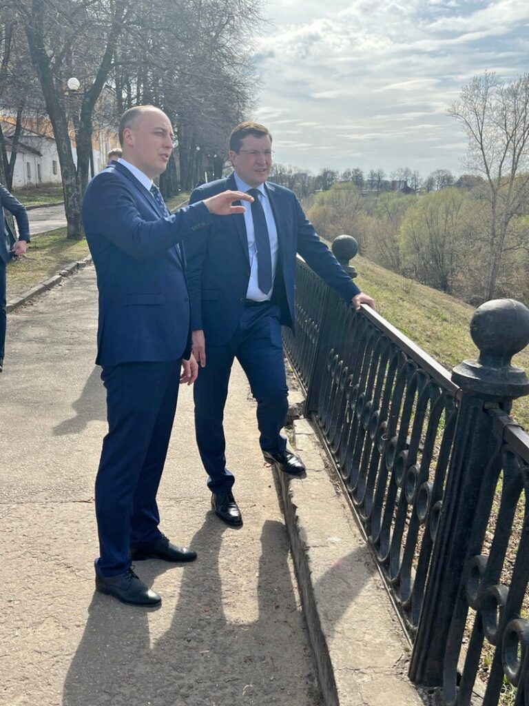 В 2023 году в Рязанском кремле благоустроят пешеходные дорожки В 2023 году в Рязанском кремле благоустроят пешеходные дорожки Сейчас Успенский собор и Богоявленская церковь находятся на реконструкции.