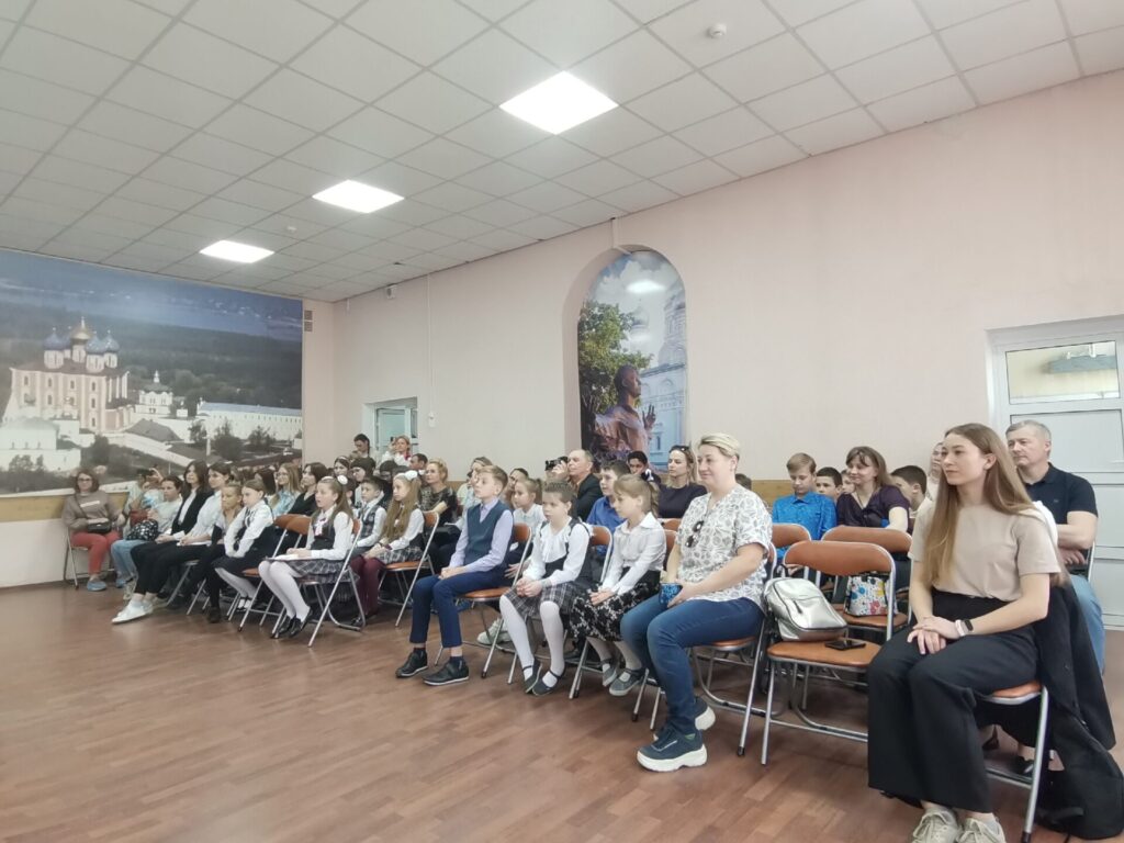 В Рязанском ДДТ подвели итоги конкурса-фестиваля детского литературно-художественного творчества «Начало» В Рязанском ДДТ подвели итоги конкурса-фестиваля детского литературно-художественного творчества «Начало» Конкурс-фестиваль был посвящен Году педагога и наставника в Российской Федерации.
