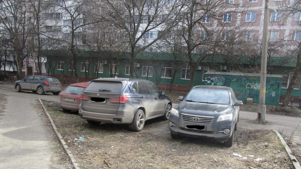 С начала сезона в Рязани составлено 395 актов о незаконной парковке на зелёных зонах