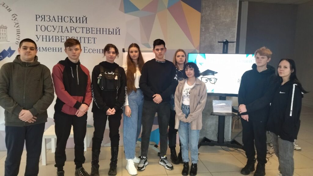 Ученики педкласса Пителинского района успешно выступили на конкурсе в Рязанском госуниверситете Ученики педкласса Пителинского района успешно выступили на конкурсе в Рязанском госуниверситете Пителинцы соревновались в педагогических знаниях, творчестве и смекалке с педклассами города Рязани и заняли почётное II место.