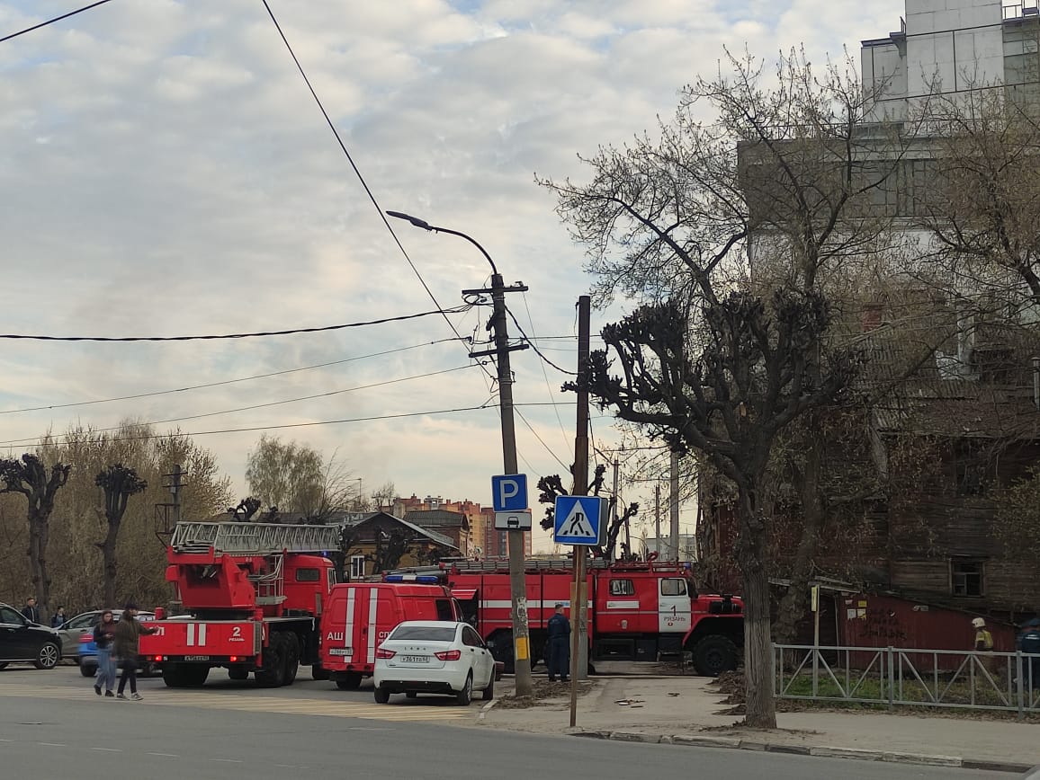 В Рязани 4 пожарные машины тушили пожар в нежилом доме | 17.04.2023 | Рязань  - БезФормата