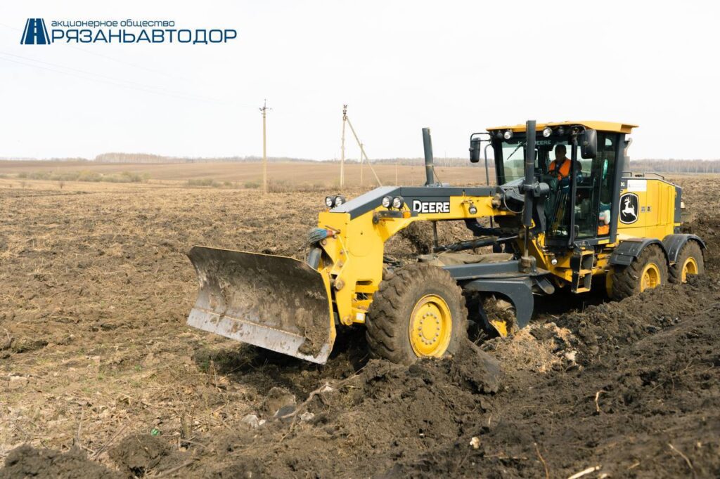 В Михайловском районе Рязанской области идёт ремонт автодороги Существующее покрытие срезают методом холодного фрезерования.