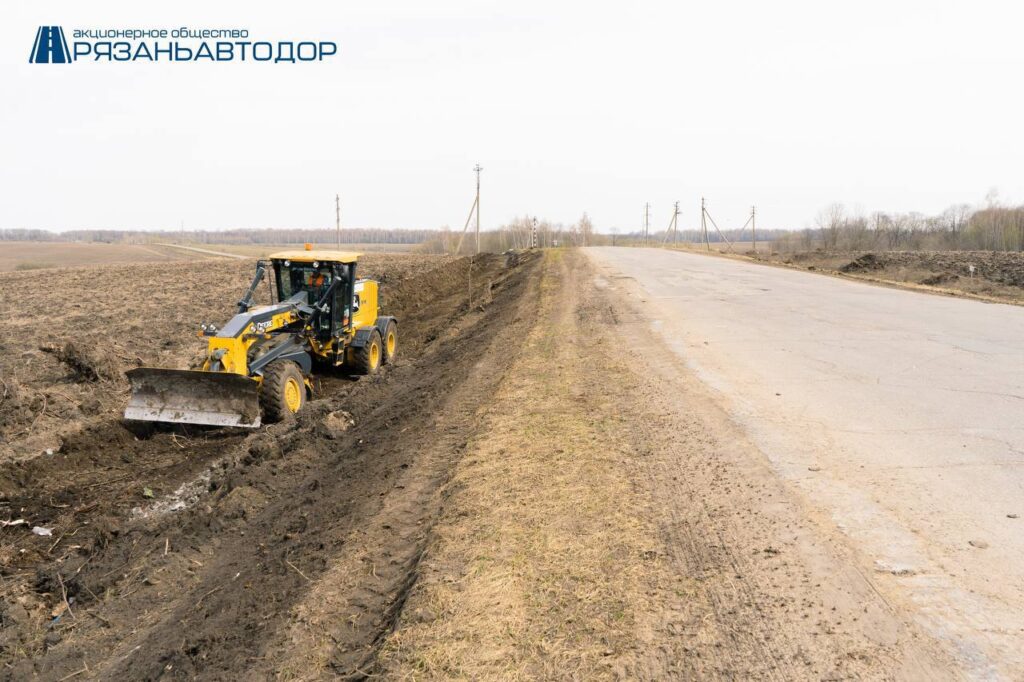 В Михайловском районе Рязанской области идёт ремонт автодороги Существующее покрытие срезают методом холодного фрезерования.