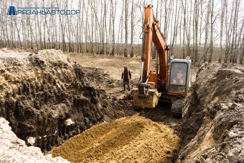 В Михайловском районе Рязанской области идёт ремонт автодороги Существующее покрытие срезают методом холодного фрезерования.