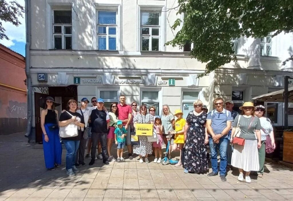 Для гостей Рязани проводят бесплатные экскурсии Для гостей Рязани проводят бесплатные экскурсии Программа подходит для опытных и начинающих туристов. Это удобный способ познакомиться с городом в сопровождении экскурсовода.