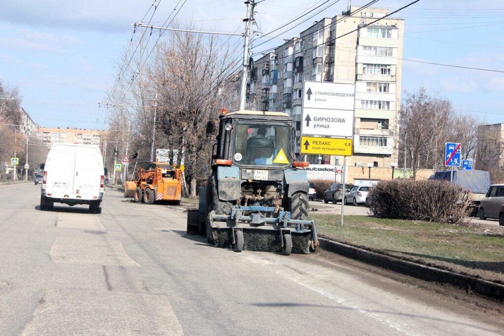 Коммунальная техника помыла проезжую часть дорог в двух районах Рязани