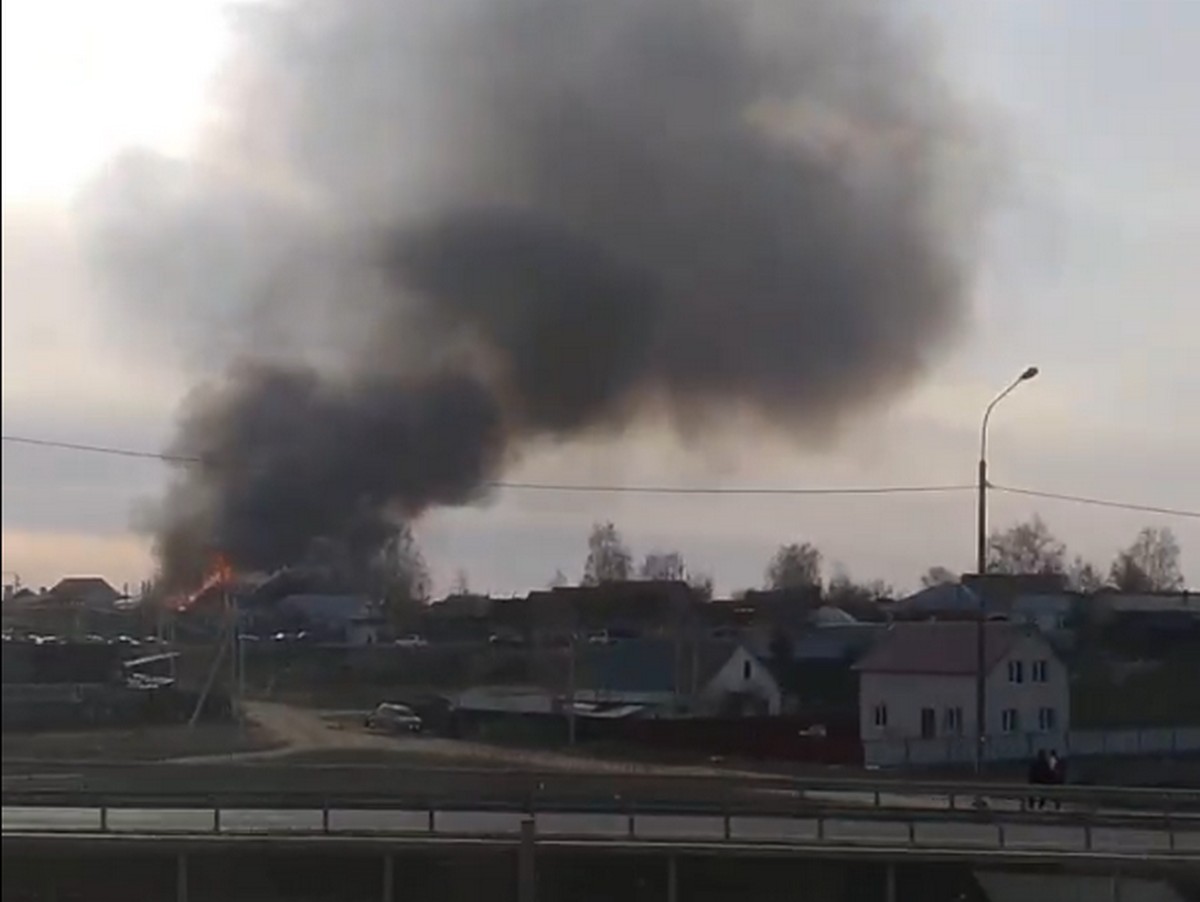 В селе Шумашь под Рязанью загорелись дома, объявлен ранг пожара номер 2 |  15.04.2023 | Рязань - БезФормата