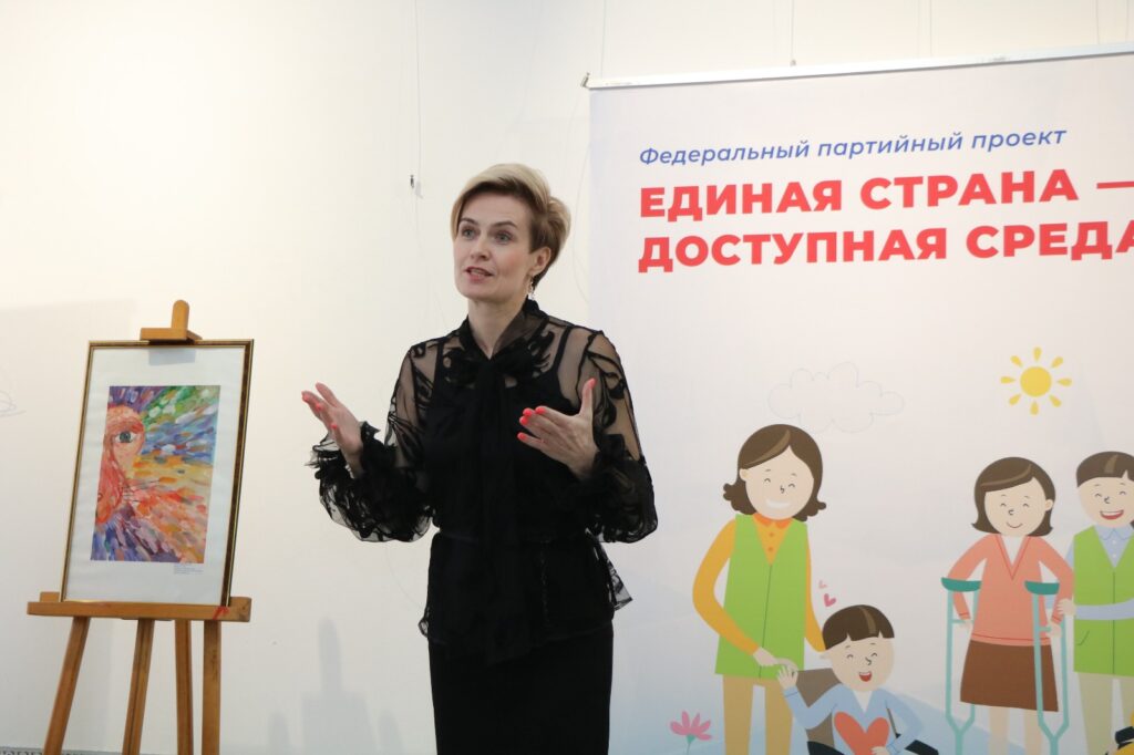 «Неограниченные»: в Рязани открылась выставка картин людей с ограниченными возможностями «Неограниченные»: в Рязани открылась выставка картин людей с ограниченными возможностями Экспозиция организована при поддержке Благотворительного фонда «Мамино сердце» и АНО «Город будущего».
