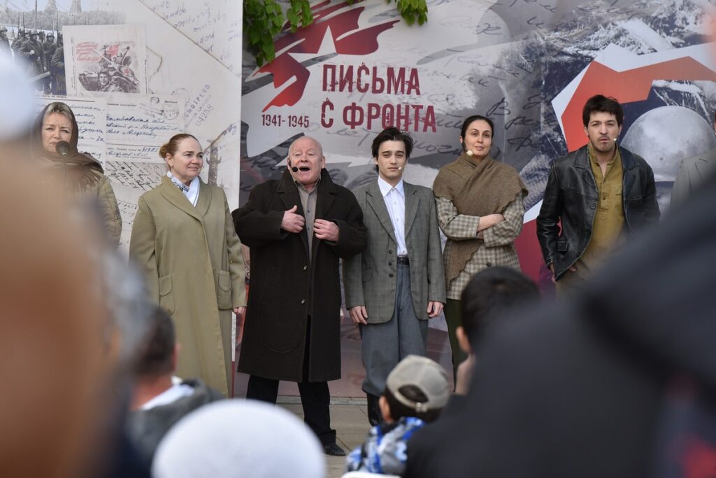 Губернатор Малков посетил праздничные мероприятия, посвящённые Дню Победы