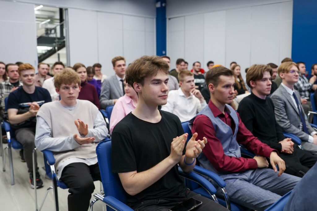 Губернатор Малков встретился в Москве с рязанскими студентами МИРЭА