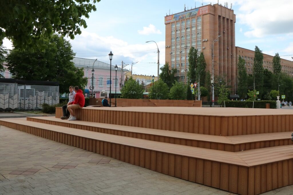 Мэр Рязани осмотрела территории благоустройства в городе Мэр Рязани осмотрела территории благоустройства в городе Скверу возле Торговых рядов предстоит ещё как минимум один этап благоустройства, - отметила градоначальник.